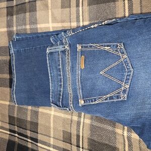 9/10x32 women's Wrangler boot cut jeans New without tags